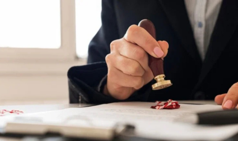 How Notaries Assist Individuals and Businesses